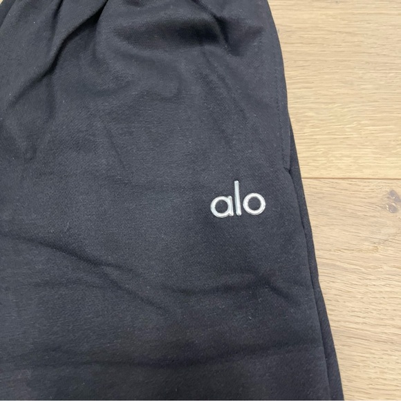 ALO Yoga Unisex Black Quarter-Zip Hoodie and Jogger Set - Picture 10 of 14